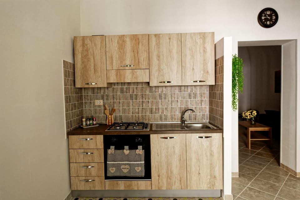 Kitchen or kitchenette, Communal kitchen