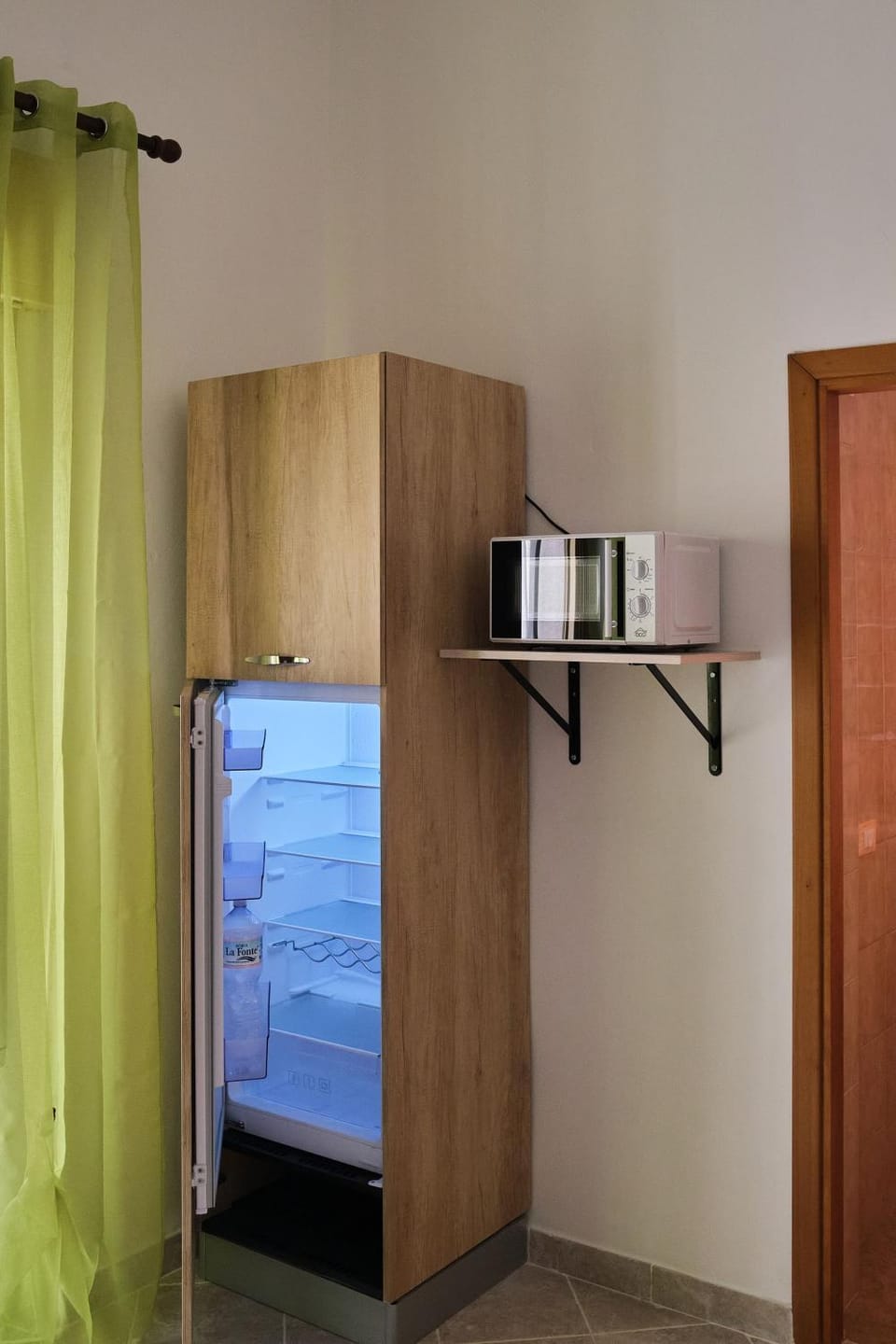 Kitchen or kitchenette, Communal kitchen, minibar