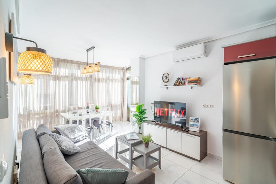Beachfront Apartment with Pool, Padel & Private Parking Apartment in Costa del Sol