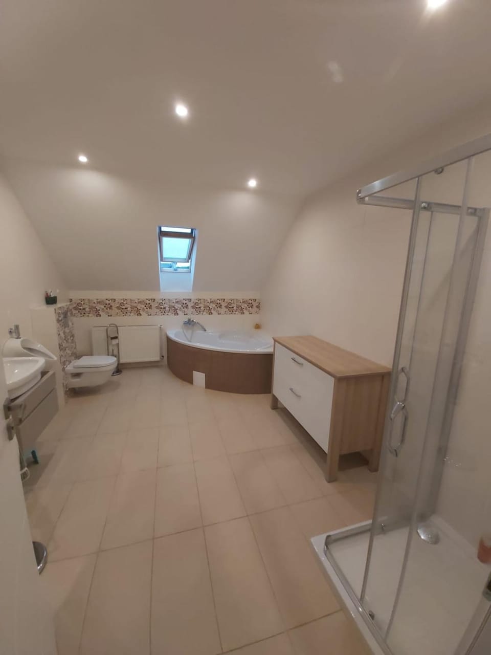 Apartament GórnyŚląsk blisko jeziora - 120qm - 3 sypialnie z parkingiem i klimatyzacją - Flat UpperSilesia with Parking & air conditioning - Ferienwohnung OberSchlesien mit 3 Schlafzimmern inklusive Parkplatz und Klima - Nähe Badesee und Sandstrand Apartment in Poland