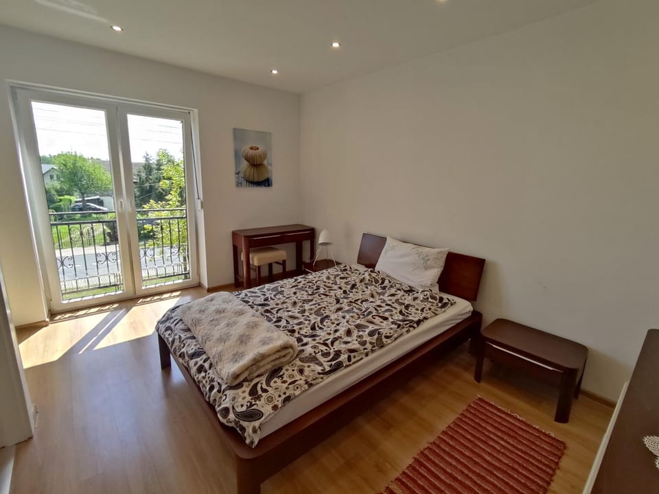 Apartament GórnyŚląsk blisko jeziora - 120qm - 3 sypialnie z parkingiem i klimatyzacją - Flat UpperSilesia with Parking & air conditioning - Ferienwohnung OberSchlesien mit 3 Schlafzimmern inklusive Parkplatz und Klima - Nähe Badesee und Sandstrand Apartment in Poland