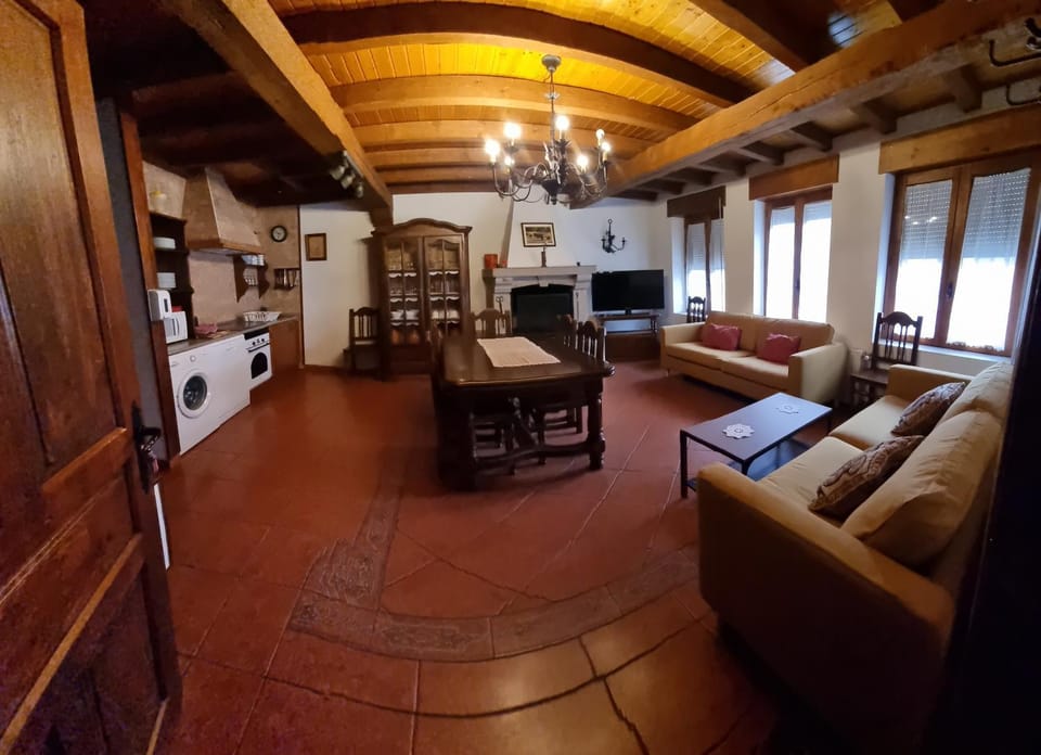 Communal lounge/ TV room, Kitchen or kitchenette, Dining area