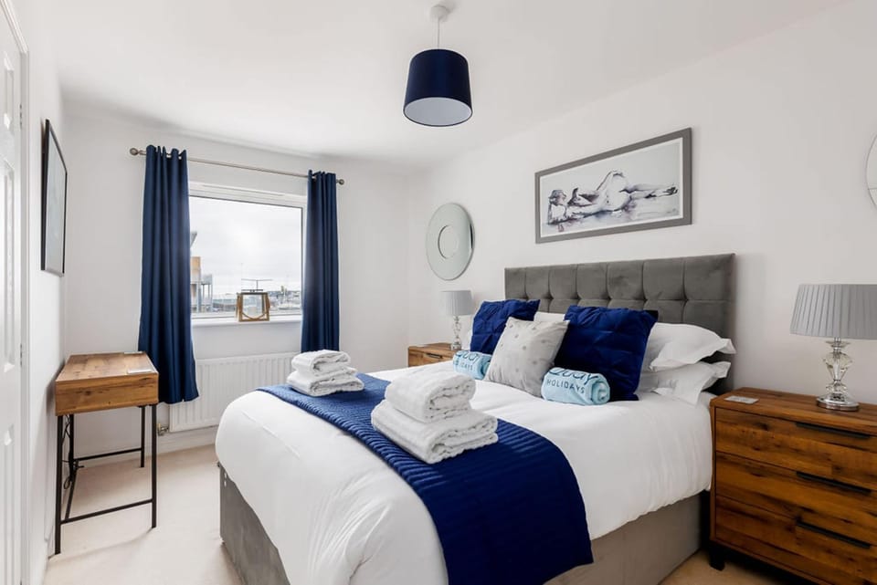 Harbourside Retreat - Spacious Balcony with Harbour Views Apartment in Poole