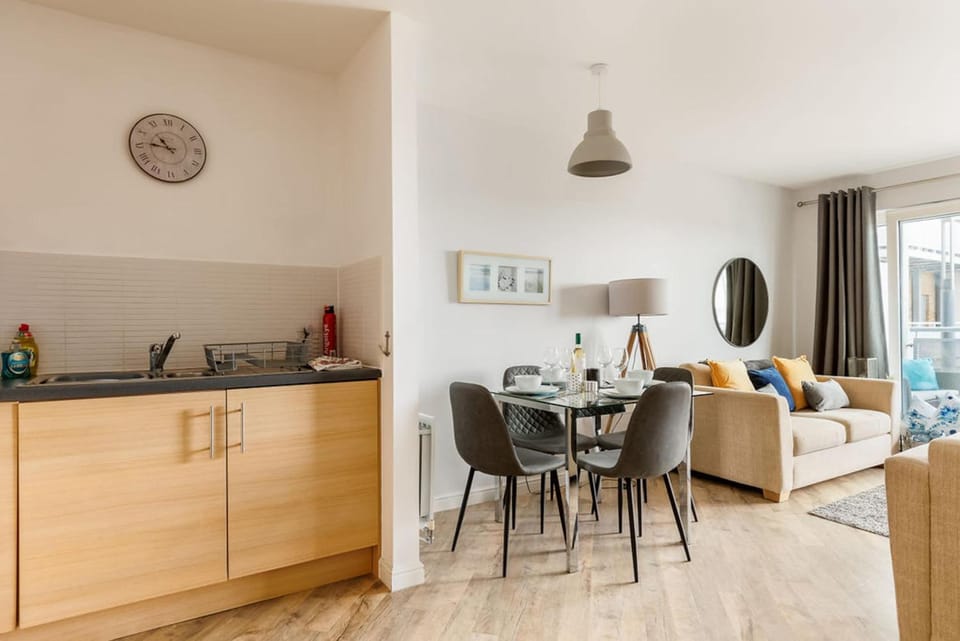 Harbourside Retreat - Spacious Balcony with Harbour Views Apartment in Poole