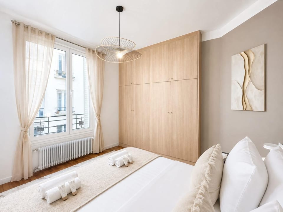 Bed, View (from property/room), Photo of the whole room, Bedroom, storage, towels, wardrobe