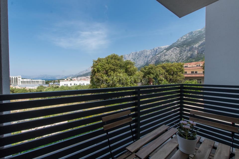 Balcony/Terrace, Mountain view
