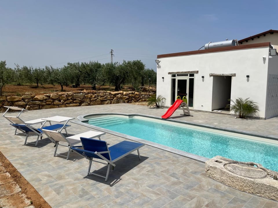 Swimming pool, Swimming pool