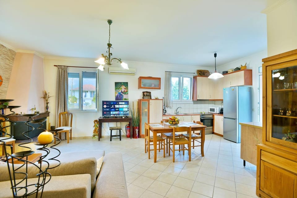 TV and multimedia, Living room, Dining area, flat iron, minibar, pet friendly, kitchen