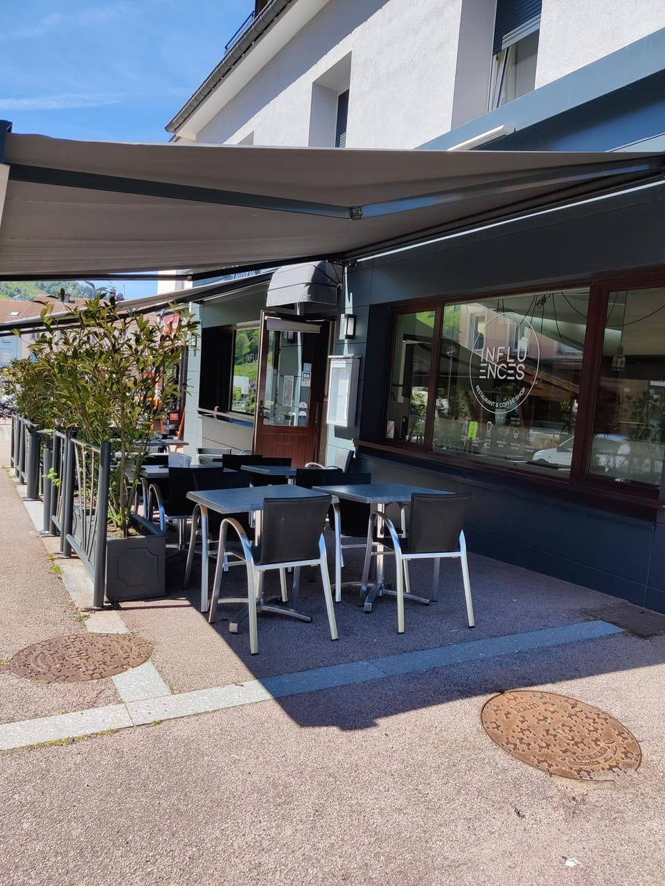 Property building, Patio, Restaurant/places to eat