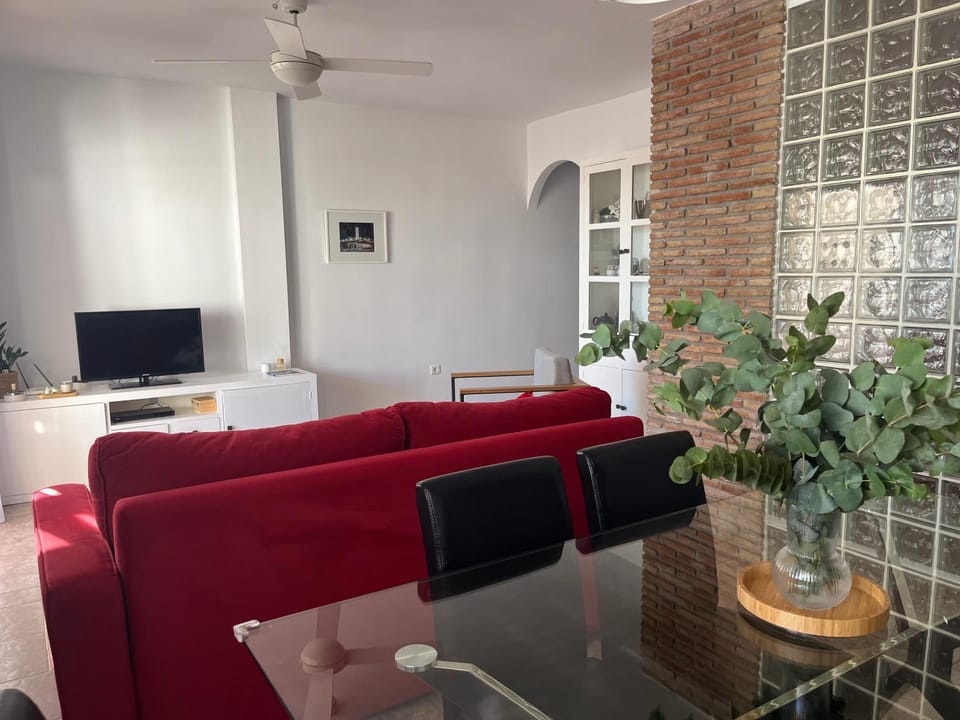 Communal lounge/ TV room, TV and multimedia, Living room, Seating area, Dining area, Open Air Bath, Parking, fireplace, locker, air conditioner