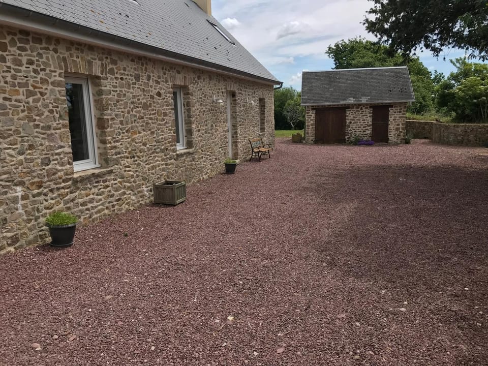 Property building, Facade/entrance, Parking