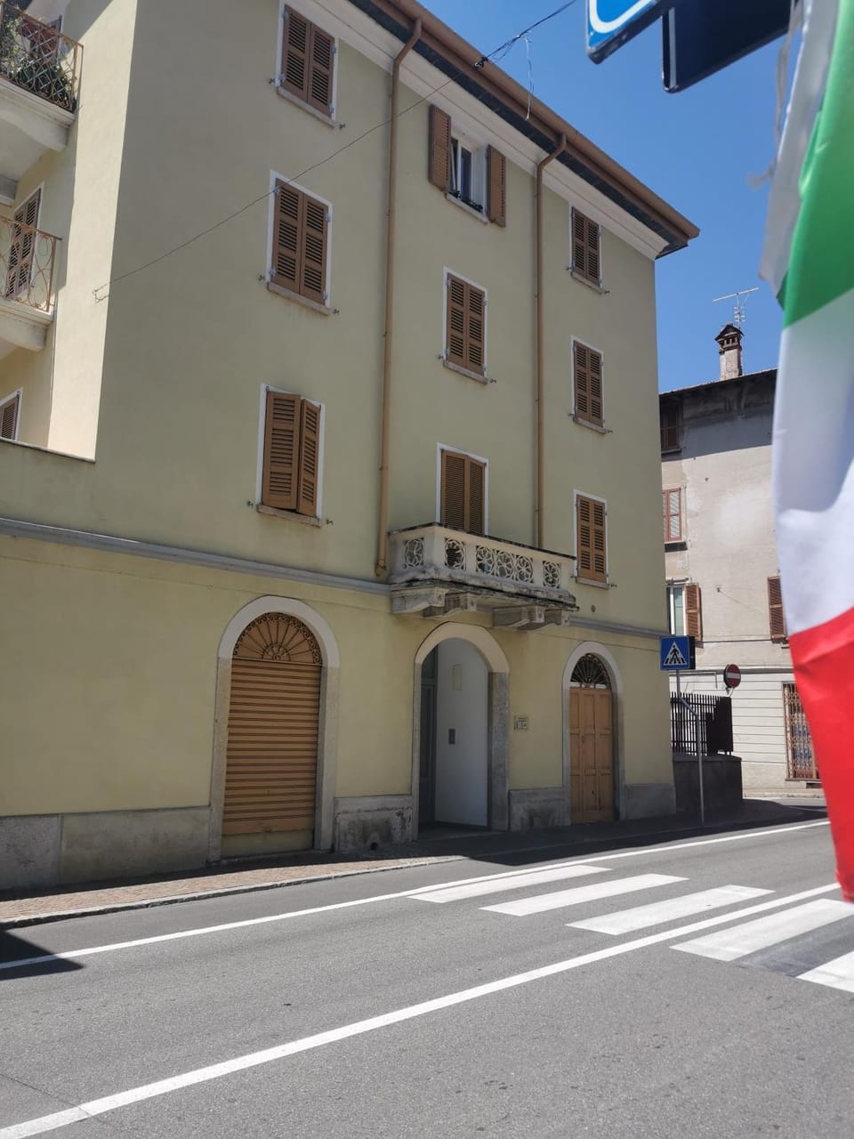 Property building, Location