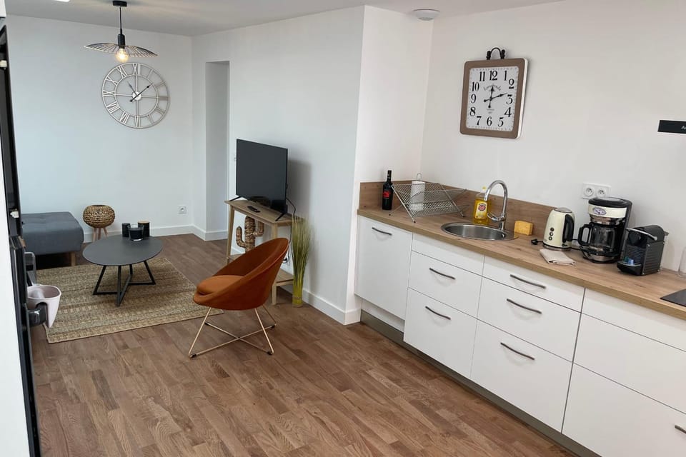 LE POULORIO TERRASSE - T3 RDC - 2 salles de douches ByLocly Apartment in Lorient