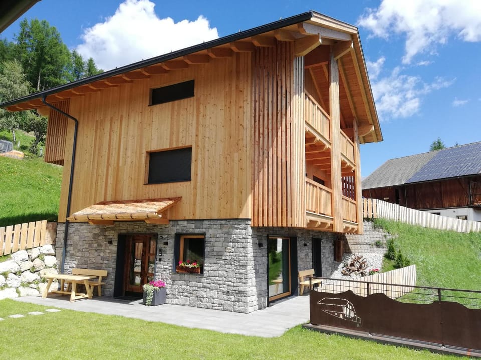 Property building, Natural landscape, Garden