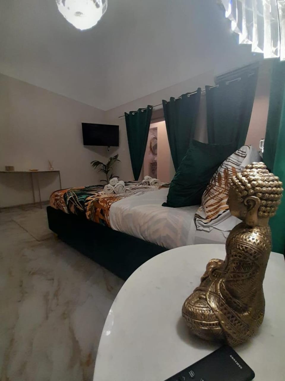 TV and multimedia, Bedroom, towels