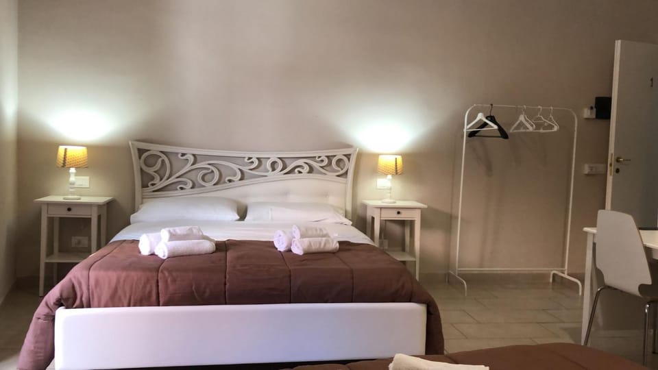 Bed, View (from property/room), Photo of the whole room, Bedroom, City view, Landmark view, Landmark view, Street view, towels