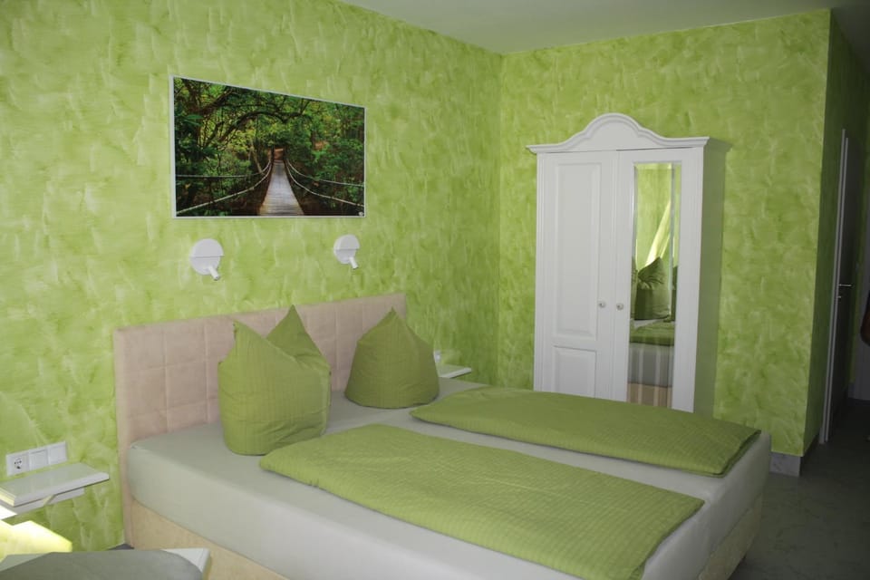 Bed, Photo of the whole room
