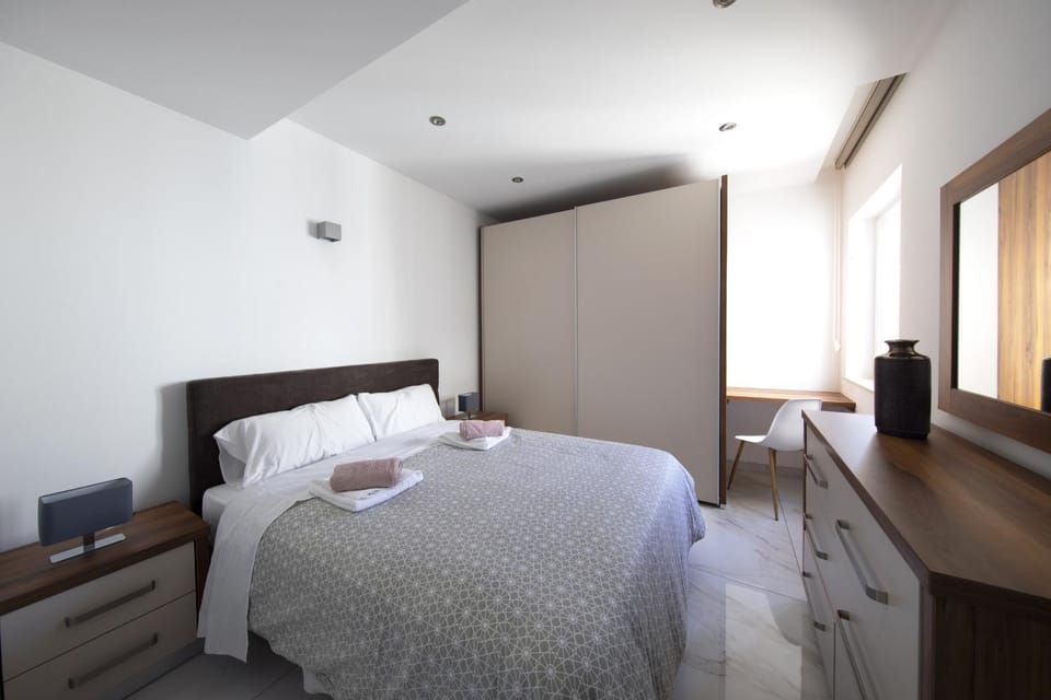 Luxurious 3 bedroom apartment with breathtaking views - MMAI1-1 Apartment in Saint Julians