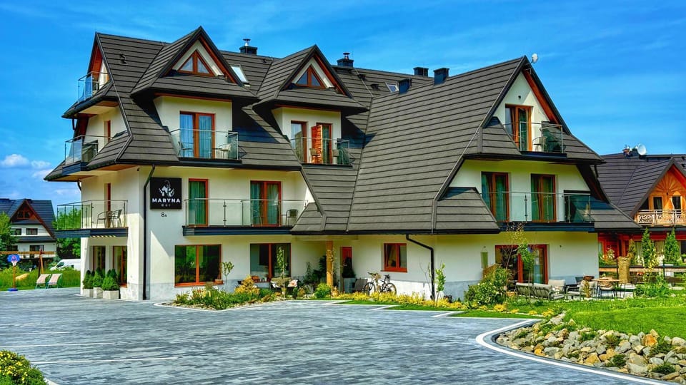 Property building, Day, Garden, Garden view