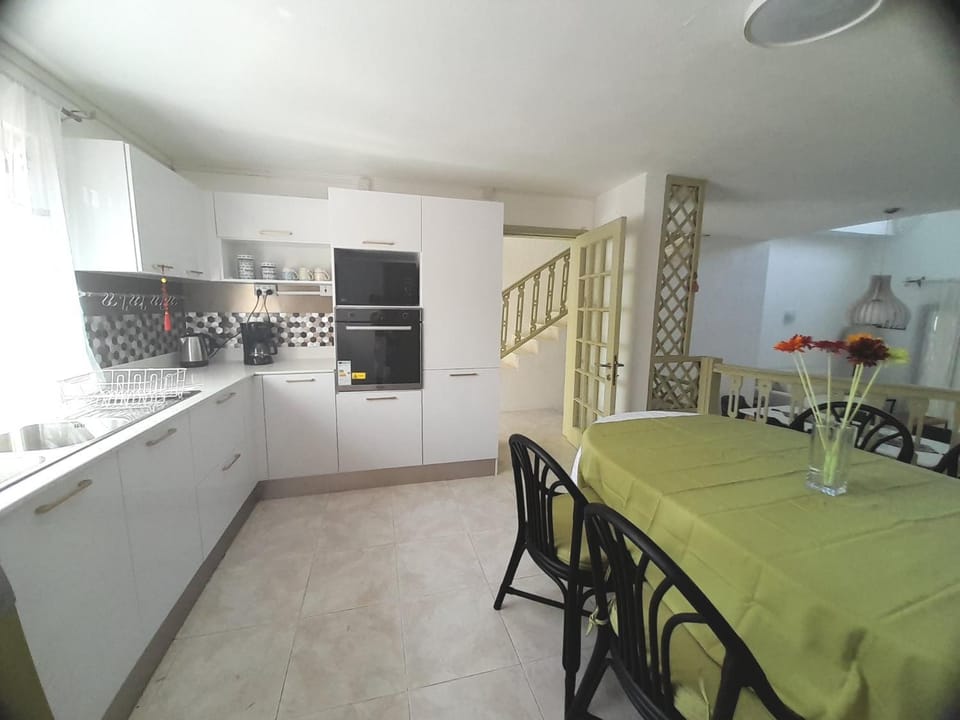 Dining area, Communal kitchen