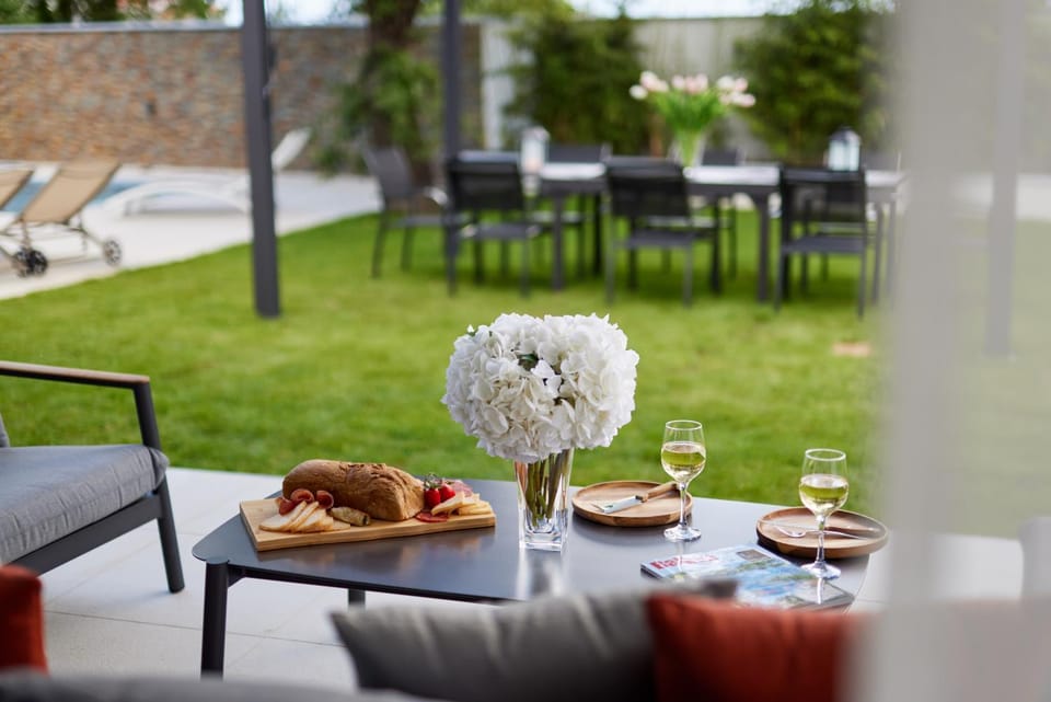 Villa Garden with Private Outdoor Pool Apartment in Kotor Municipality