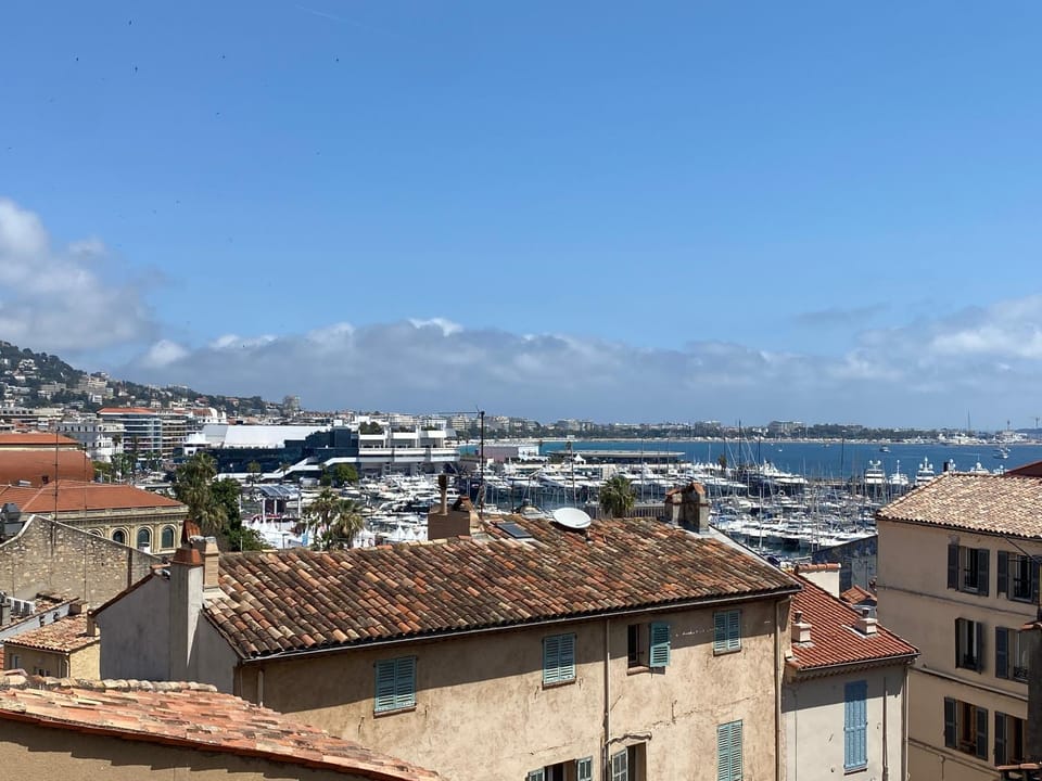 City view, Sea view
