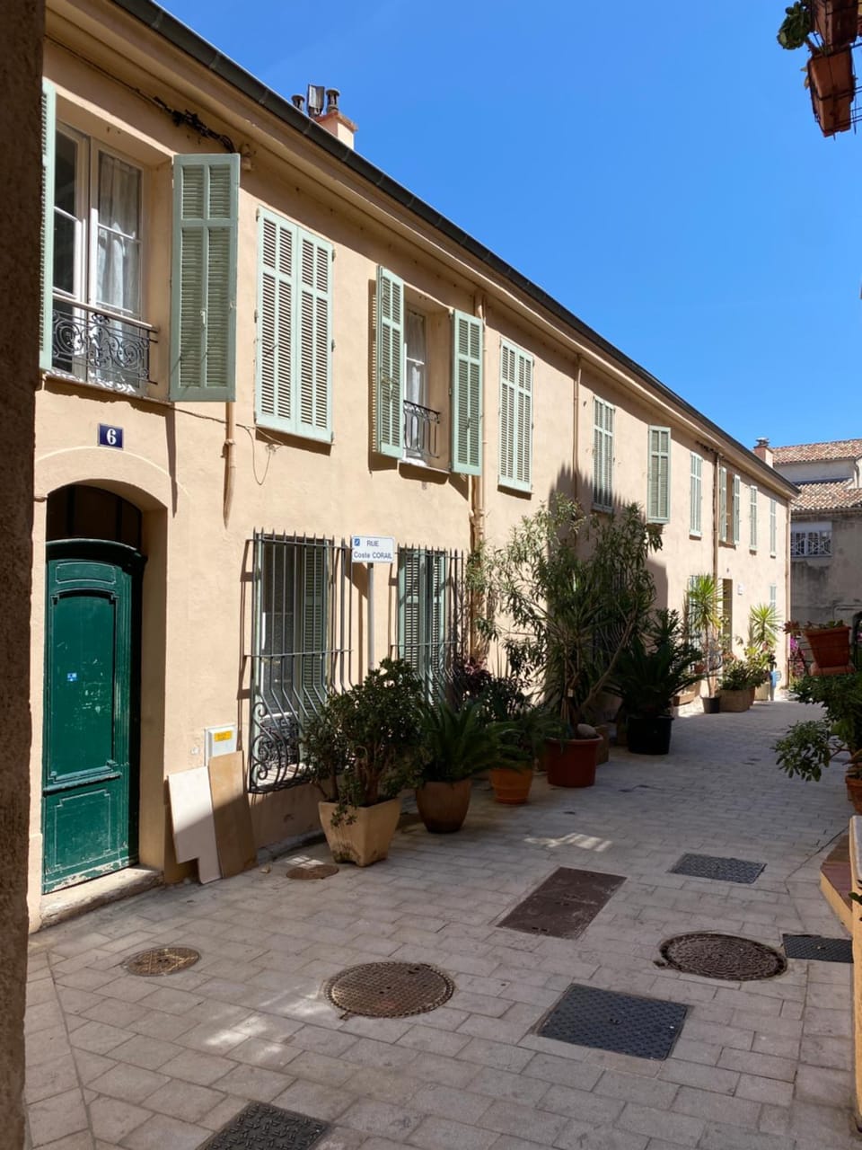 Facade/entrance