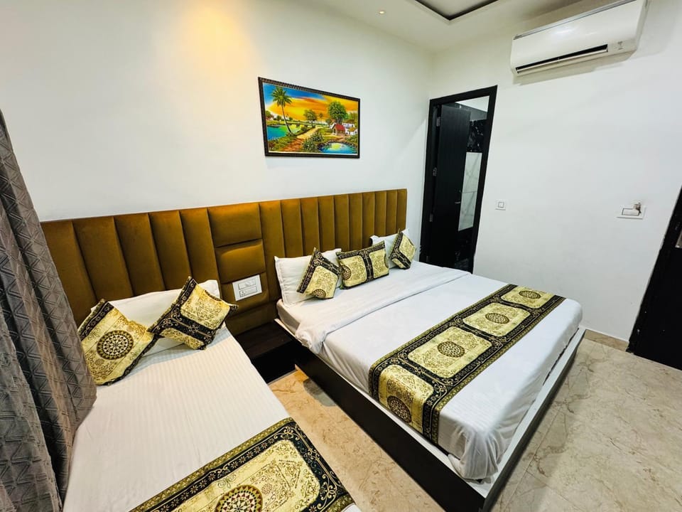 Yuvraj Residency - 1 minute walking from Golden Temple Hotel in Punjab, India