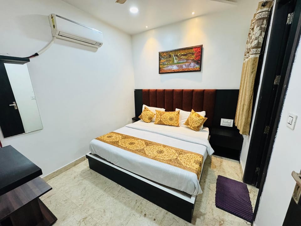 Yuvraj Residency - 1 minute walking from Golden Temple Hotel in Punjab, India