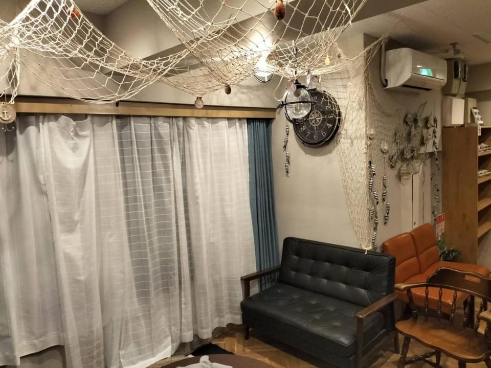 Living room, Seating area, air conditioner