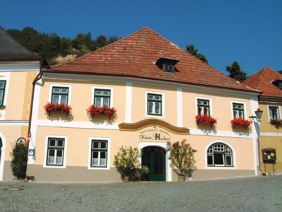Property building, Facade/entrance