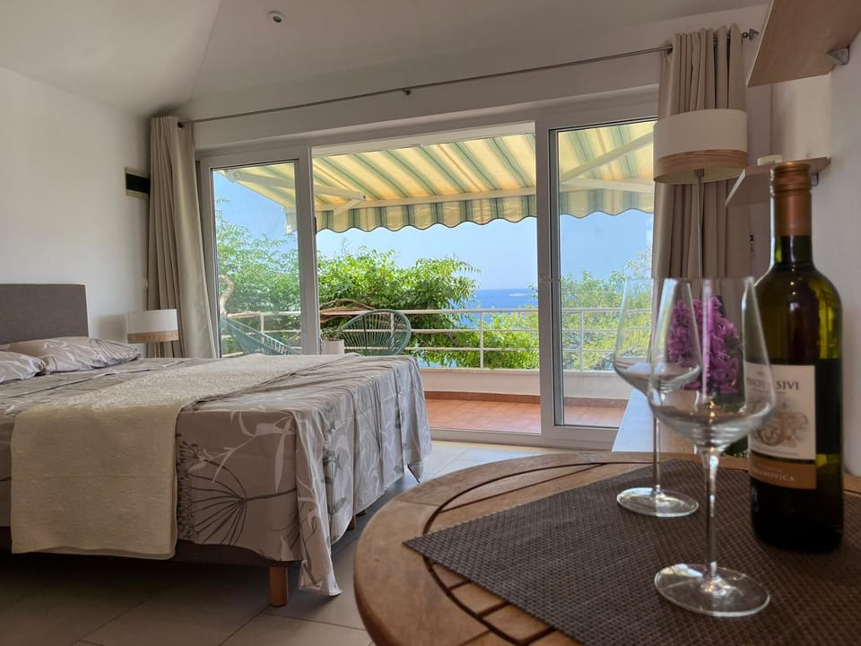 Bed, Balcony/Terrace, Garden view, Mountain view, Sea view