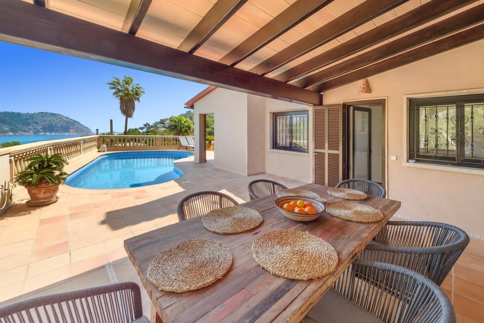 Living room, Swimming pool