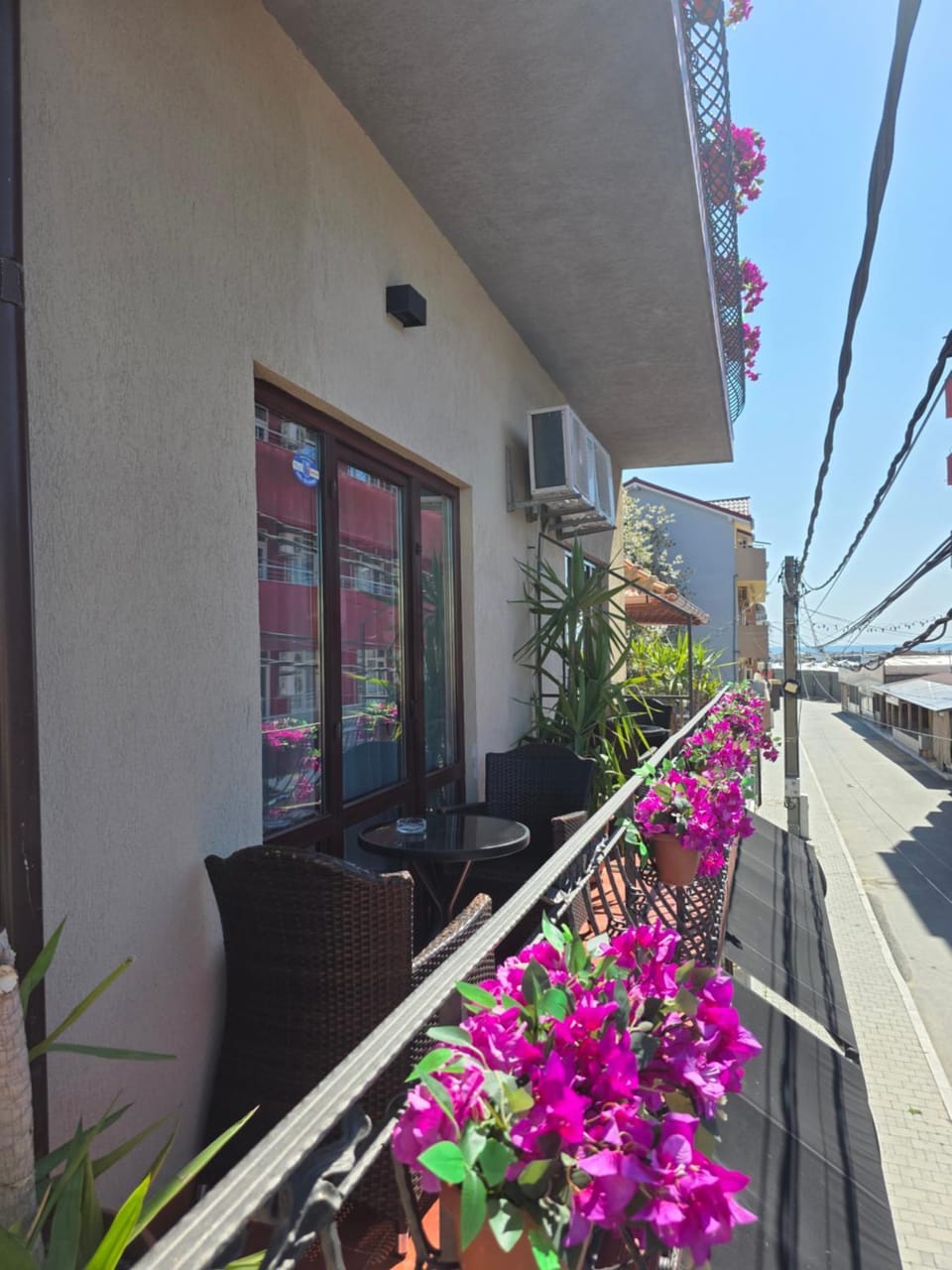 Day, View (from property/room), Balcony/Terrace, Street view
