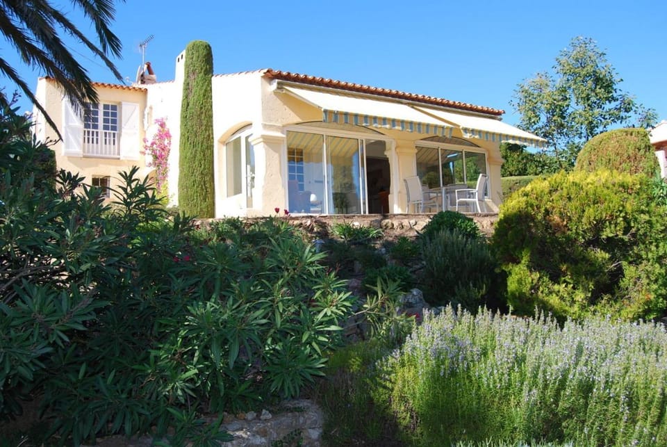 Property building, Day, Garden, Garden view