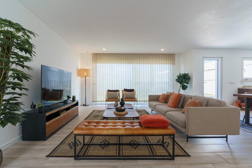 Communal lounge/ TV room, TV and multimedia, Living room, Seating area, Evening entertainment