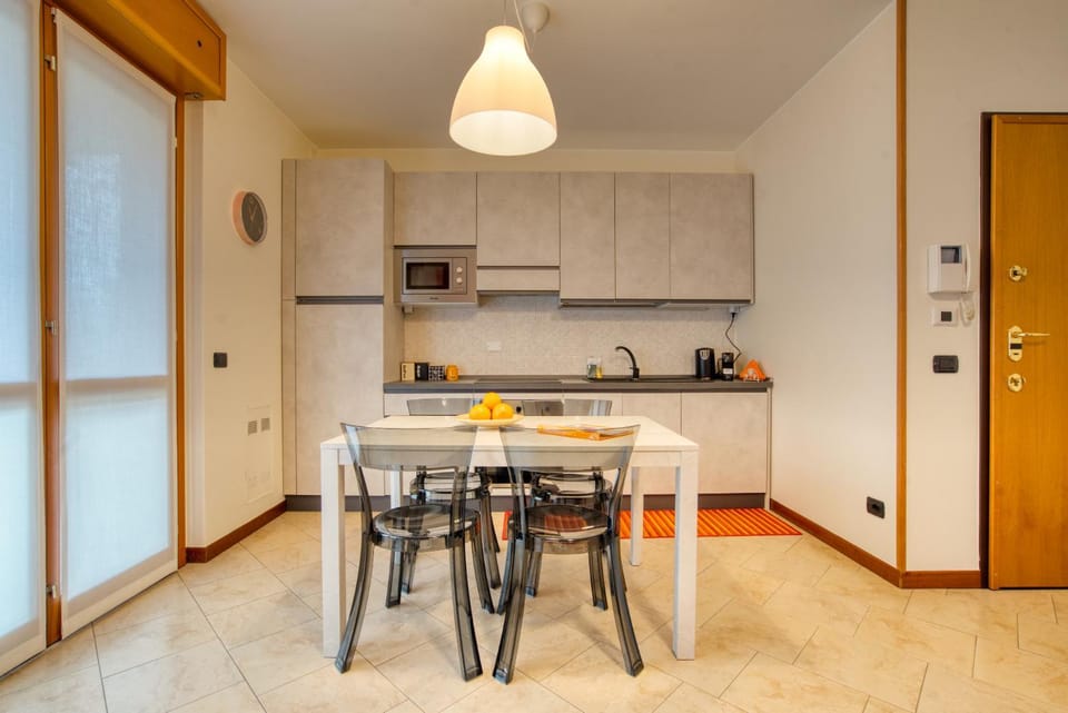 Balcony/Terrace, Dining area, minibar