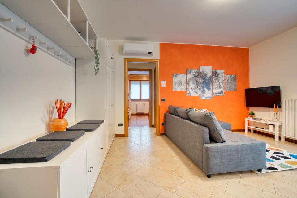 TV and multimedia, Living room, Seating area, air conditioner