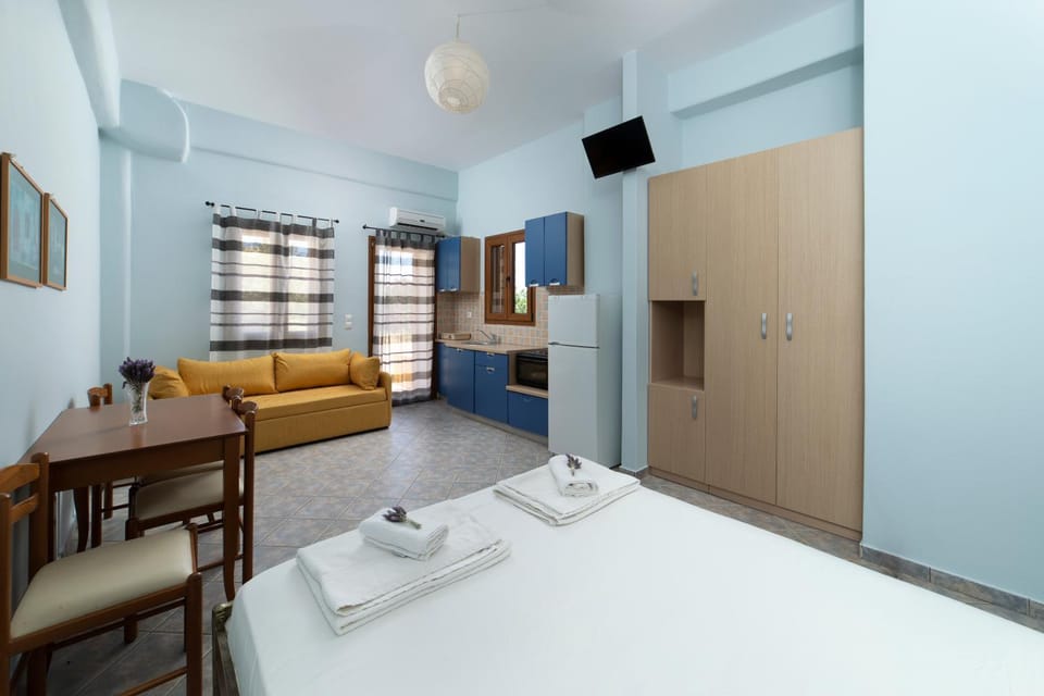 Photo of the whole room, Seating area
