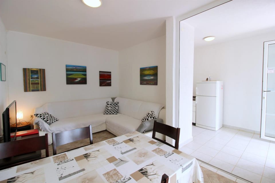LUCA Ap4, APARTMENT IN FRONT OF THE BEACH Apartment in Novigrad