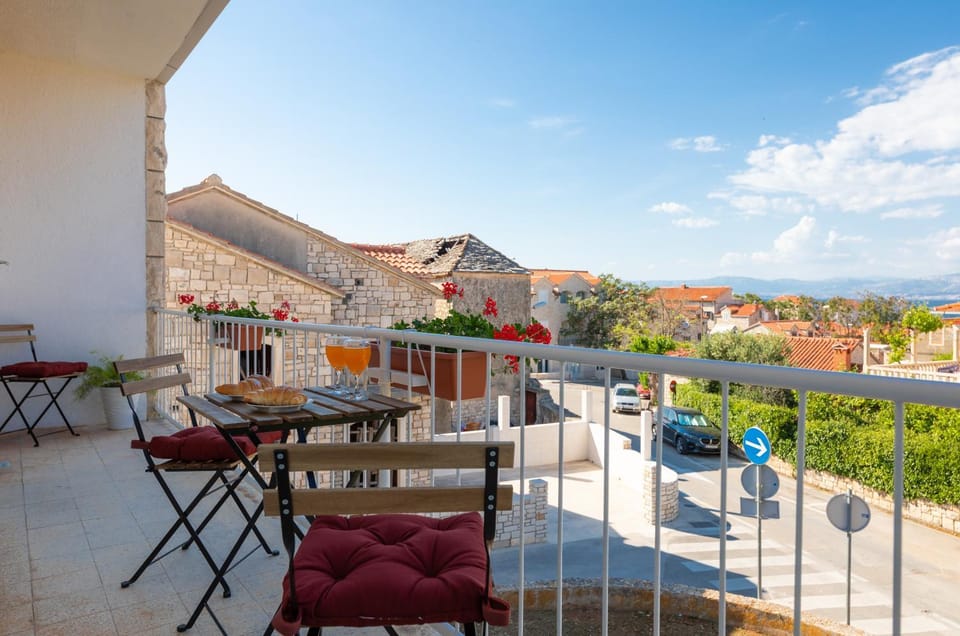 Balcony/Terrace, City view, Street view