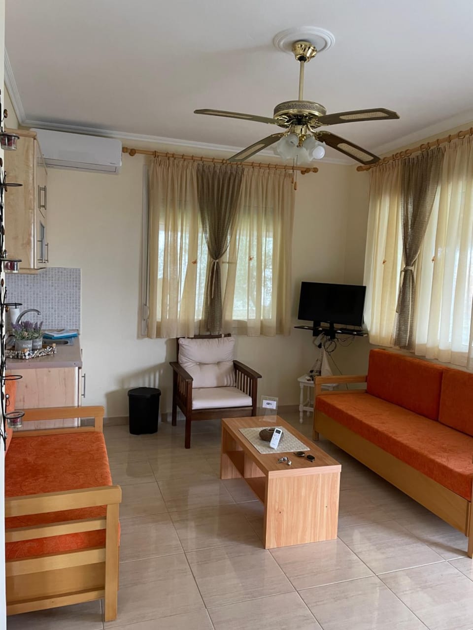 TV and multimedia, Living room, air conditioner