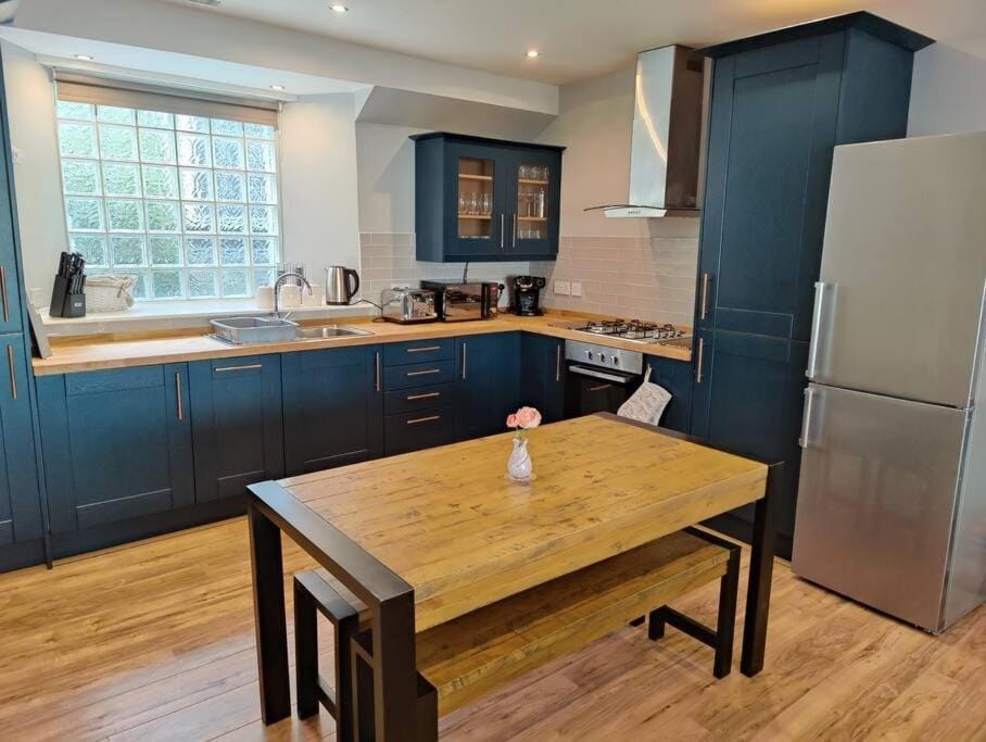 Kitchen or kitchenette, Dining area, oven, stove, toaster