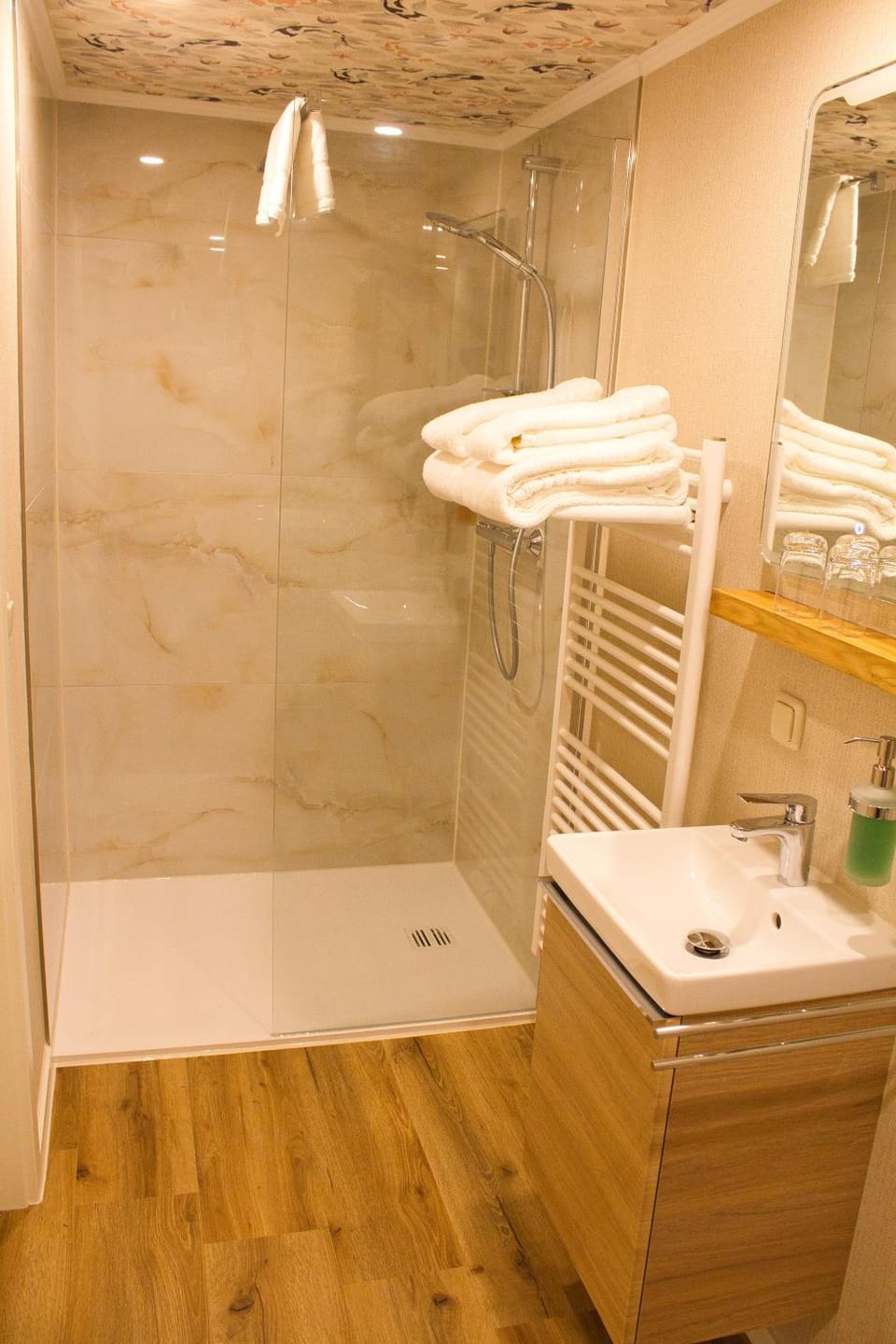 Shower, Bathroom, heating