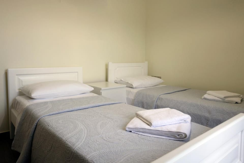 Photo of the whole room, towels