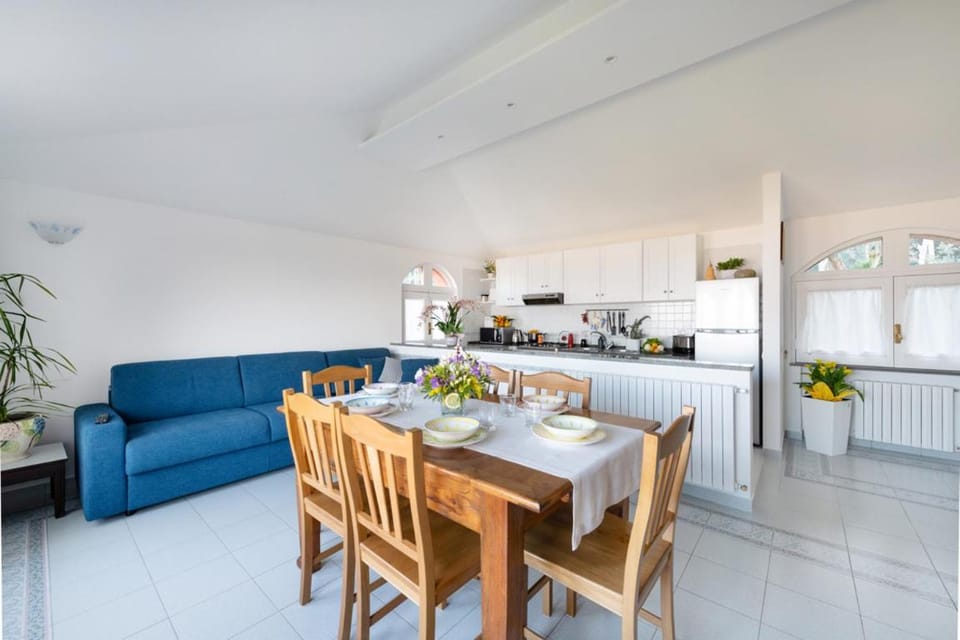 SorrentoVibes - Sea view Rooftop Apartment with Jacuzzi & Garden House in Sorrento