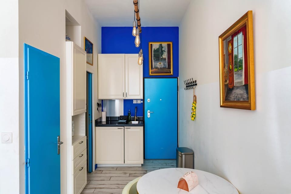 Studio Travel 22M2, 120m Vieux-Port ,Clim , Wifi ,Accès autonome avec code Apartment in Marseille