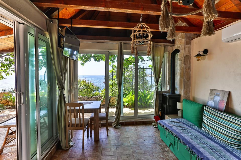 Photo of the whole room, Seating area, Dining area