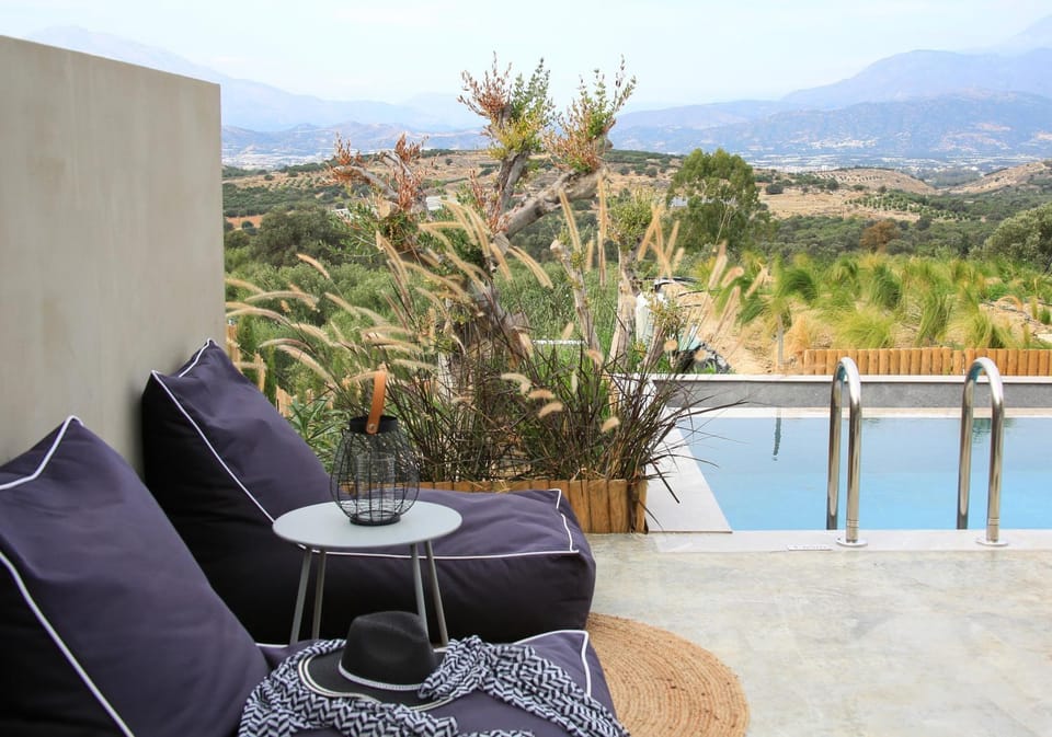 Natural landscape, Balcony/Terrace, Pool view, Swimming pool, sunbed