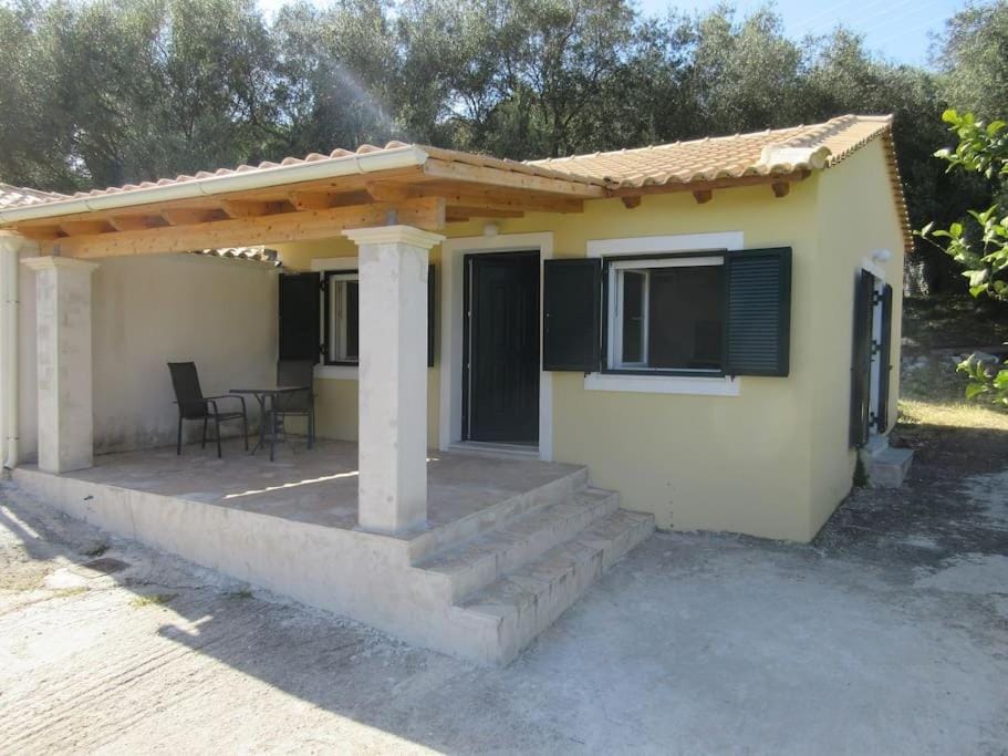 Facade/entrance, Balcony/Terrace